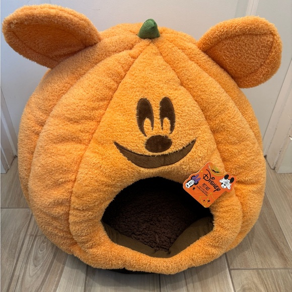 NWT Disney Mickey Mouse Pumpkin Pet Cozy Bed Hut - Picture 1 of 7